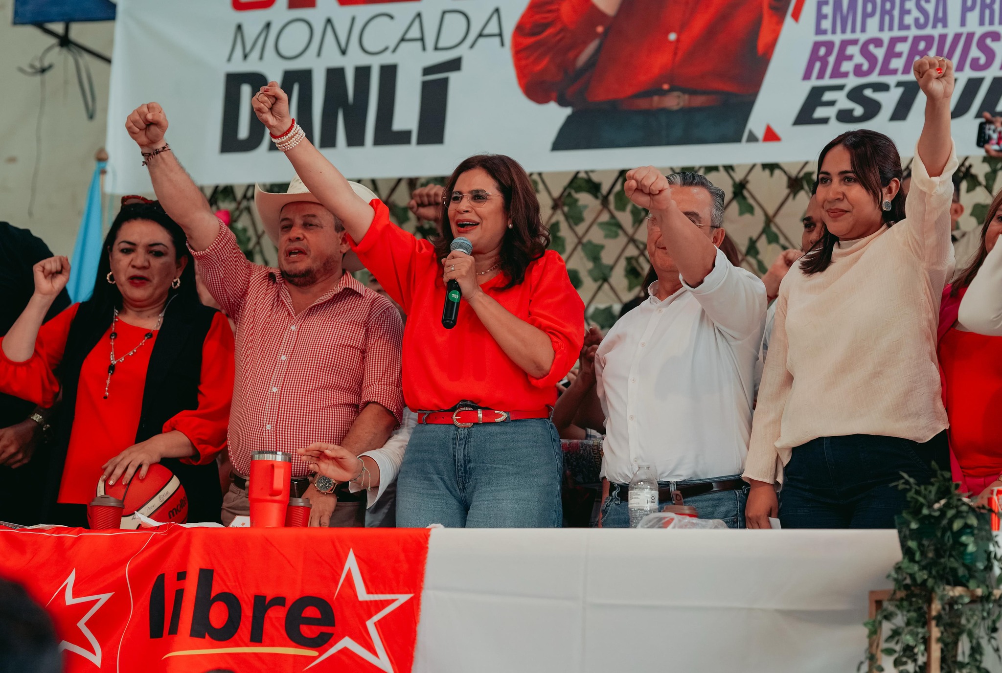 Controversia por el «Plan Venezuela» de LIBRE en Honduras: opiniones divididas entre sectores clave