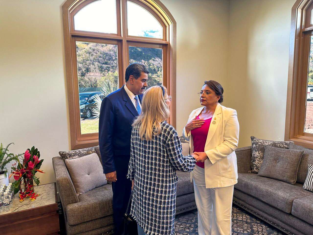 Xiomara Castro apoya públicamente a Nicolás Maduro en medio de crisis internacionales