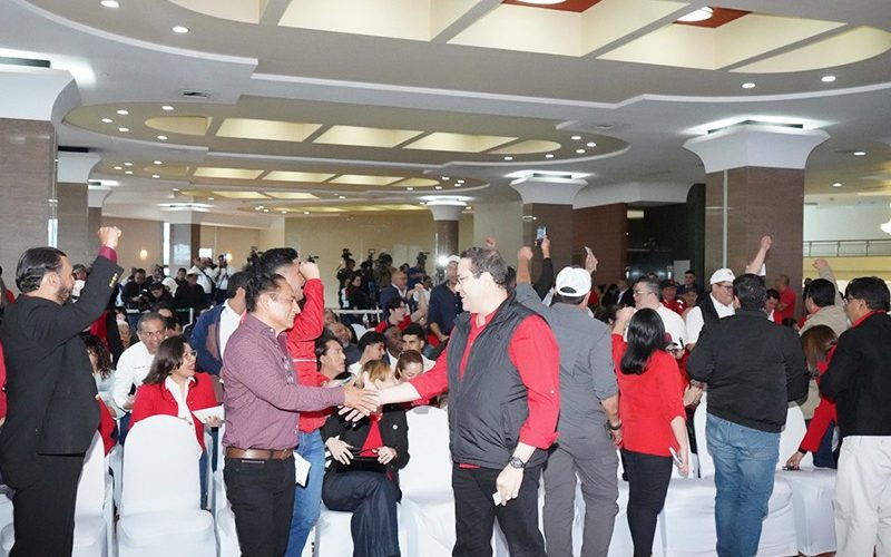 Mel Zelaya y crisis institucional en el CNE de Honduras