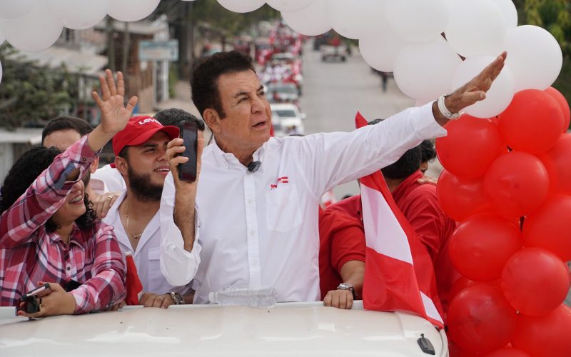 Alianza opositora Nasralla-Asfura se instala en el debate hondureño