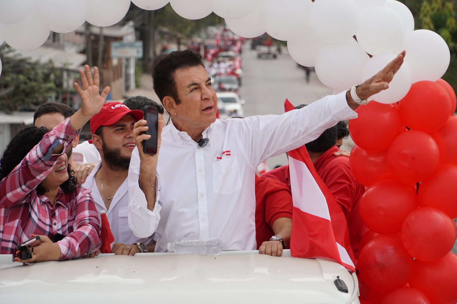 Alianza opositora Nasralla-Asfura se instala en el debate hondureño