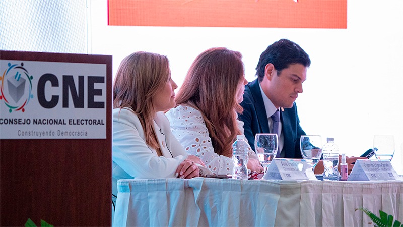Cámaras de comercio denuncian presiones del oficialismo hacia el CNE