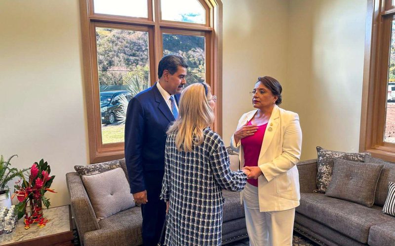 Xiomara Castro apoya públicamente a Nicolás Maduro en medio de crisis internacionales