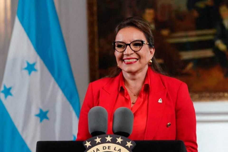 Percepción de desconexión social y económica debilita apoyo público al gobierno de Xiomara Castro
