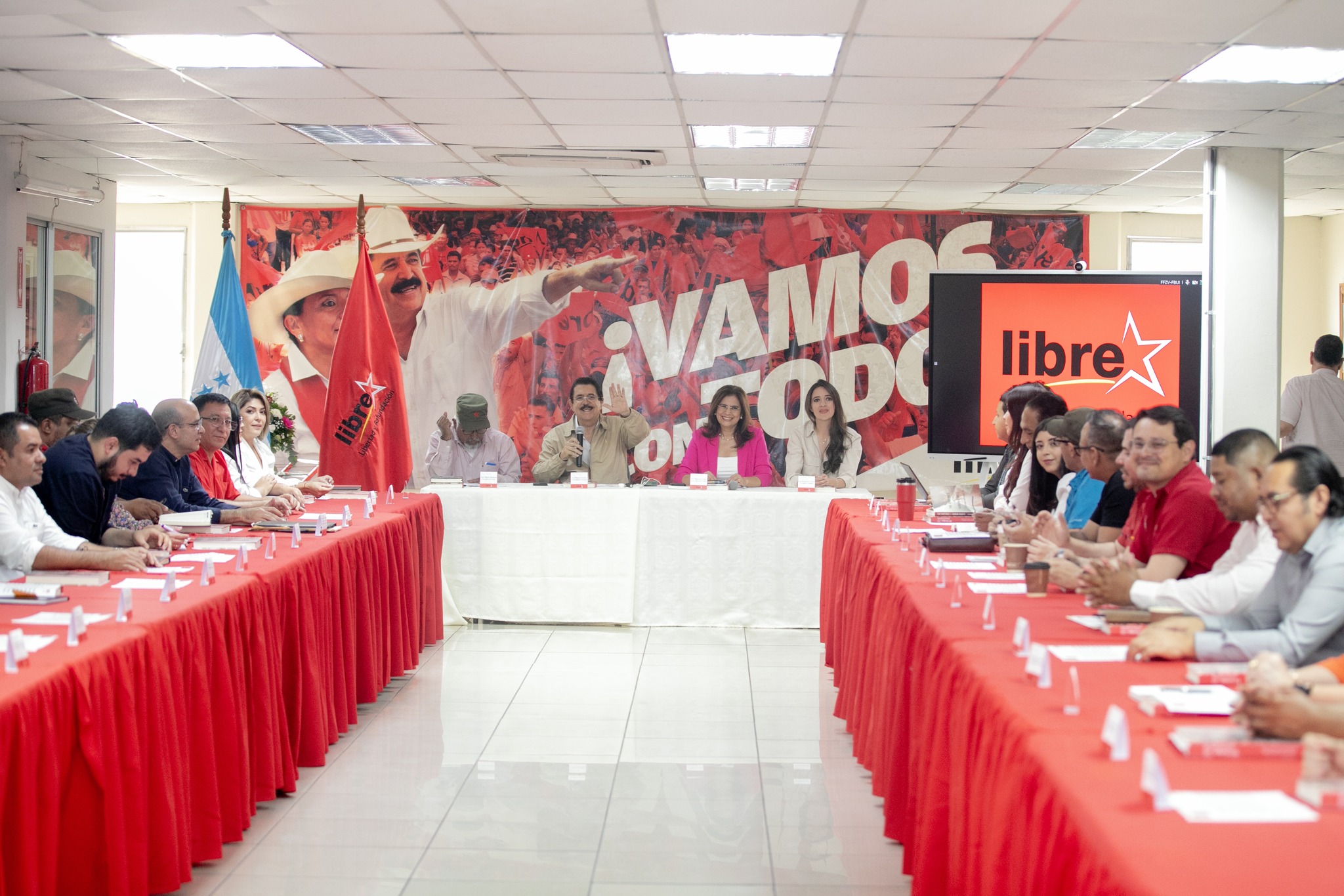 Proyecto de refundación de LIBRE: tensiones y dudas sobre su modelo político-social