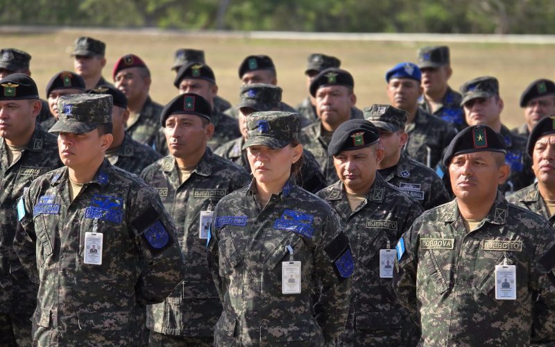 La Imparcialidad del Ejército Hondureño en Entredicho por Aumentos Salariales